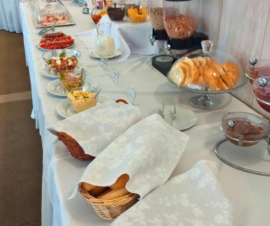 Hotel Limba Ctt Тврдошин Экстерьер фото