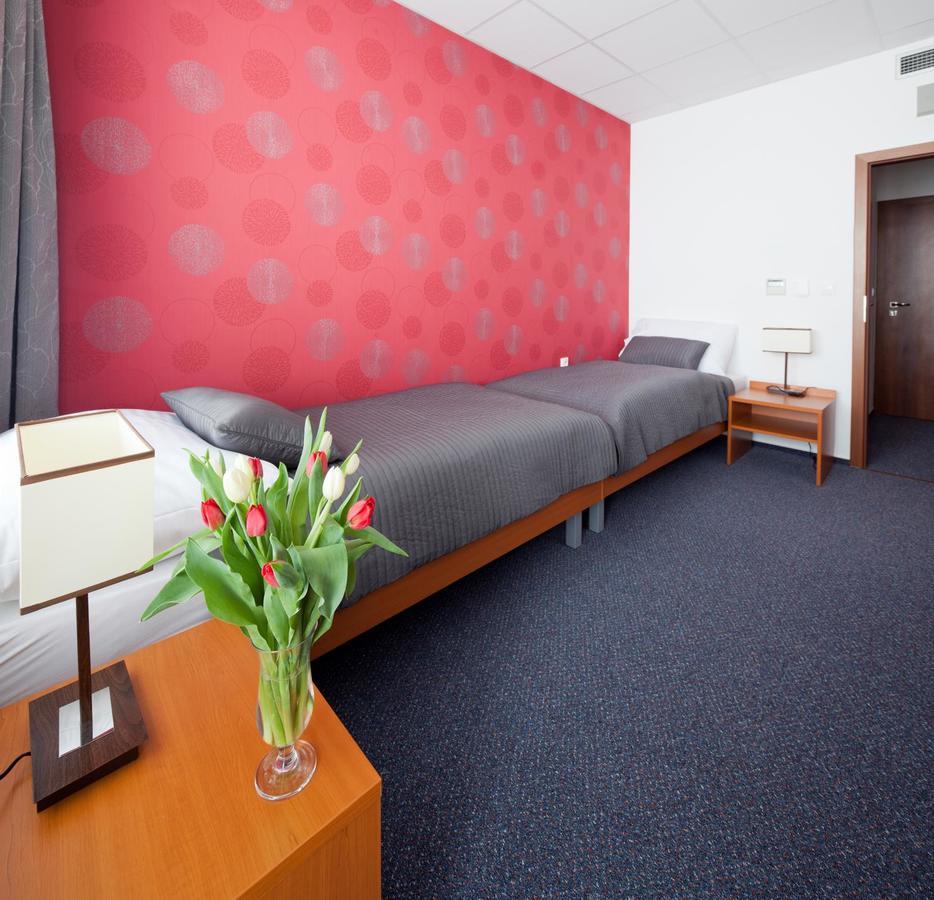 Hotel Limba Ctt Тврдошин Экстерьер фото